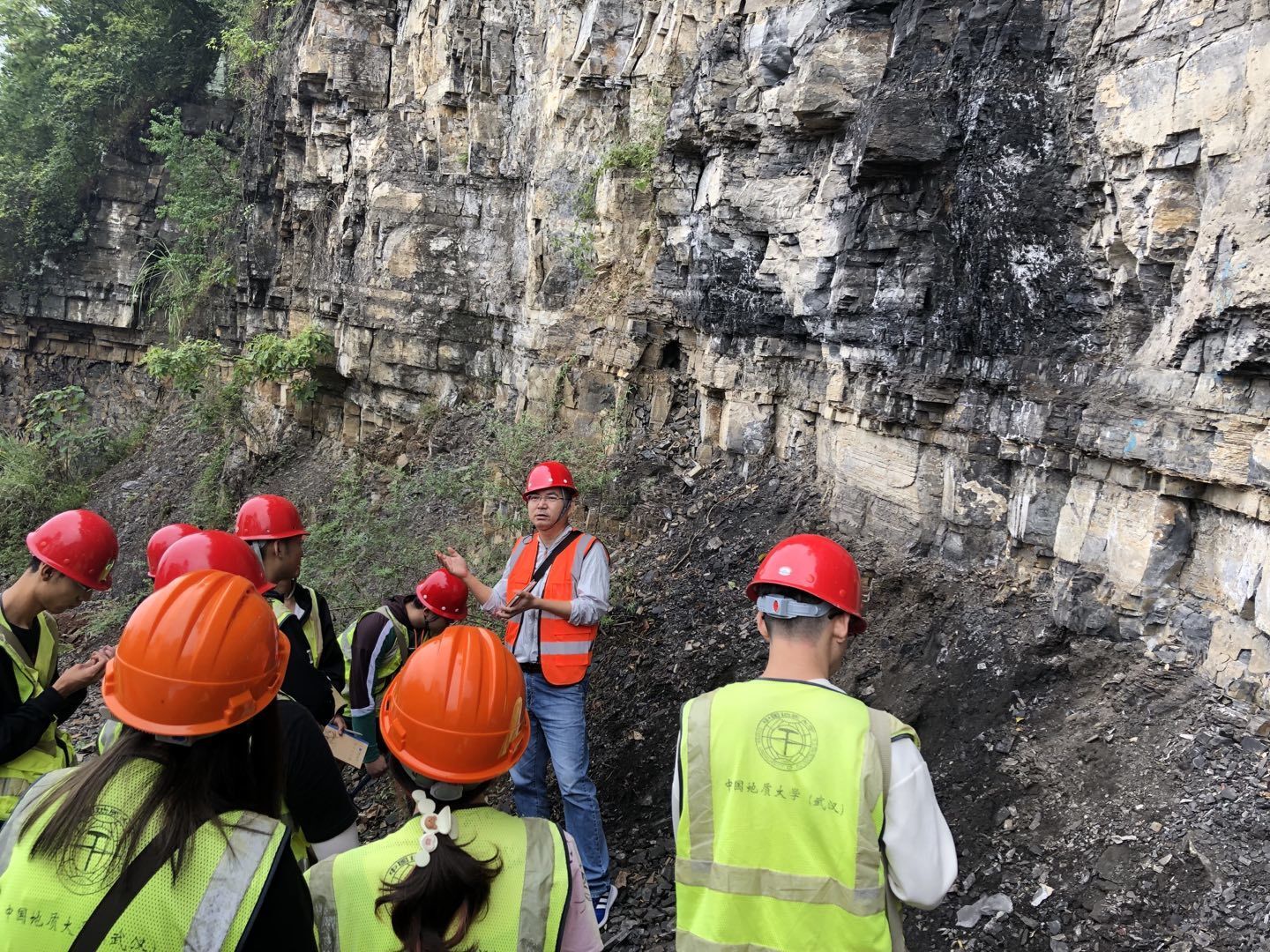 地空學院:野外實習打通課程思政的“最后一公里”-中國地質(zhì)大學(武漢)-地大熱能 地空學院:野外實習打通課程思政的“最后一公里”-中國地質(zhì)大學(武漢)-地大熱能